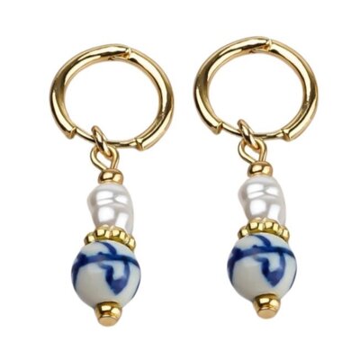 Typisch Hollands Earrings pearls and Delft blue beads