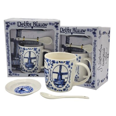 Typisch Hollands Geschenkset bestehend aus Delfter Blau-Tasse mit Löffel und Untertasse sowie einer Schachtel Sirupwaffeln (6er-Packung)