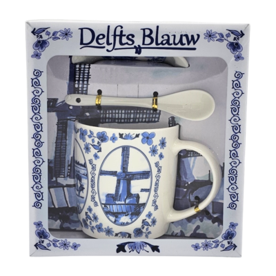 Typisch Hollands Gift set Delft blue mug with spoon and saucer and box of syrup waffles (6 pack)