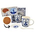 Typisch Hollands Gift set Delft blue mug with spoon and saucer and box of syrup waffles (6 pack)