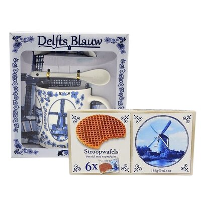 Typisch Hollands Geschenkset Delfts blauwe mok met lepel en schotel en doosje stroopwafels(6pack)