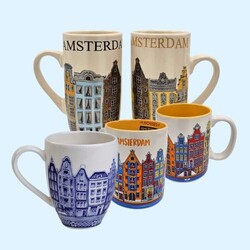 Mugs with facade houses