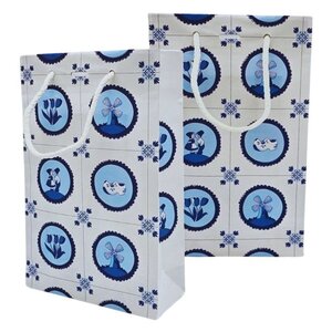 Typisch Hollands Paper gift bag Delft blue - with carrying straps, medium size