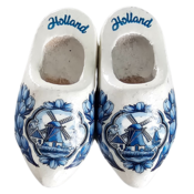 Typisch Hollands Holland magnet 2 Delft blue clogs.