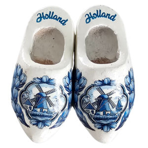 Typisch Hollands Holland magnet 2 Delft blue clogs.