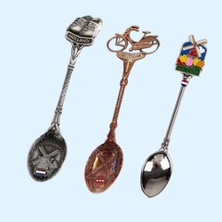 Teelöffel und Untertassen