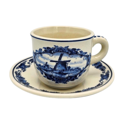 Typisch Hollands Cadeau-pakket met kop en schotels dienblad en koek(trommel)