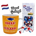 Typisch Hollands Mok en snoep geslaagd !van harte gefeliciteerd!