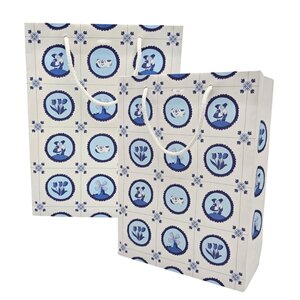 Typisch Hollands Paper gift bag Delft blue - with large carrying straps