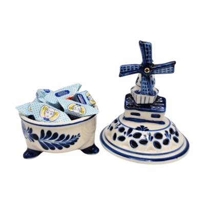 Typisch Hollands Bonbonschale mit Windmühle – gefüllt mit Zeeland-Babbelaars