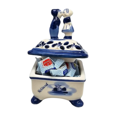 Typisch Hollands Delft blue candy bowl with kissing couple - filled with Zeeland babblers