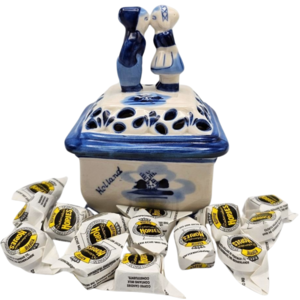 Typisch Hollands Candy bowl with kissing couple - filled with - Dutch hops