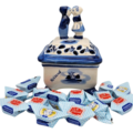 Typisch Hollands Candy bowl with kissing couple - filled with Zeeland babblers