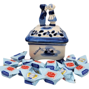 Typisch Hollands Bonbonschale mit küssendem Paar – gefüllt mit Zeeland-Schwätzern