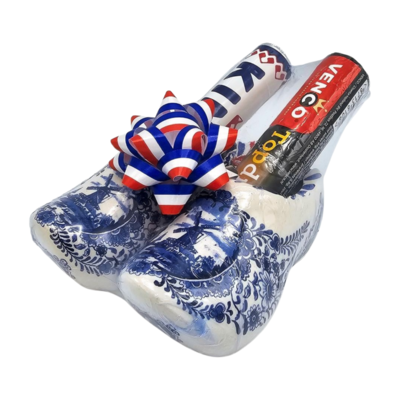 Matix Delft blue clogs - with peppermint and licorice rolls