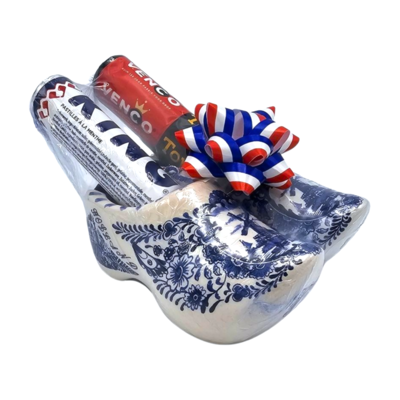 Matix Delft blue clogs - with peppermint and licorice rolls