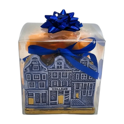 Typisch Hollands Souvenir box with sweets - Facade houses - Delft blue street