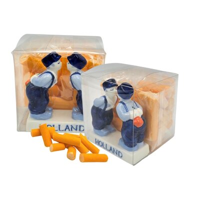 Typisch Hollands Delft blue couple - Gays - in a box filled with Dutch candy