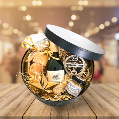 Typisch Hollands Cheese and Wine Delicatessen Package - Gold