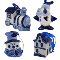 Typisch Hollands Set of 4 Delft blue Christmas tree hangers.