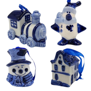 Matix Set mit 4 Delfter-blauen Weihnachtsbaumkugeln.