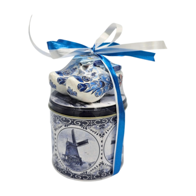 Stroopwafels (Typisch Hollands) Stroopwafels in a tin - Delft blue - with clogs and babblers