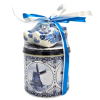 Stroopwafels (Typisch Hollands) Stroopwafels in a tin - Delft blue - with clogs and babblers