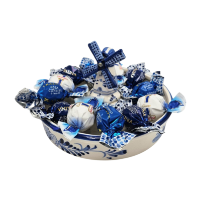 Typisch Hollands Delft blue bowl - mill filled - praline chocolate in 3 flavors