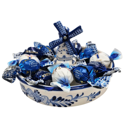 Typisch Hollands Delfts blauw schaaltje- molen gevuld -pralinechocolade in 3 smaken