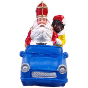 Typisch Hollands Sint en Piet in auto met cadeau`s