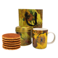 Typisch Hollands Geschenkset Van Gogh Becher und Dose Stroopwafels – Sonnenblumen
