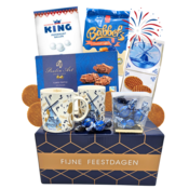 Typisch Hollands Christmas package - with 2 mugs of Dutch windmills and 5 sweets