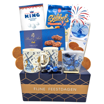 Typisch Hollands Christmas package - with 2 mugs of Dutch windmills and 5 sweets