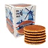 Typisch Hollands Stroopwafels in Delfter blauer Schachtel mit Mühlenlandschaft
