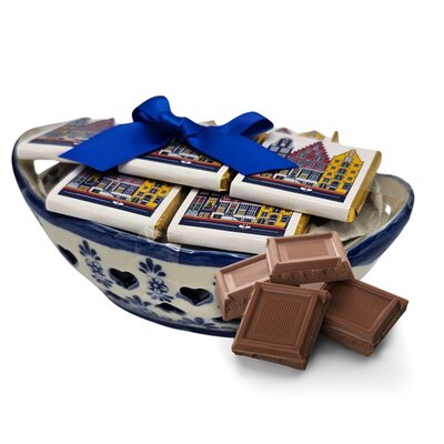 Typisch Hollands Delfter blaue Schale mit Schokolade in einer Geschenkbox