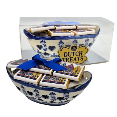 Typisch Hollands Delfter blaue Schale mit Schokolade in einer Geschenkbox