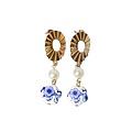 Typisch Hollands Earrings - studs - hearts - Delft blue flowers