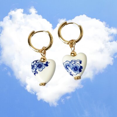Typisch Hollands Earrings Delft blue bead - Hearts