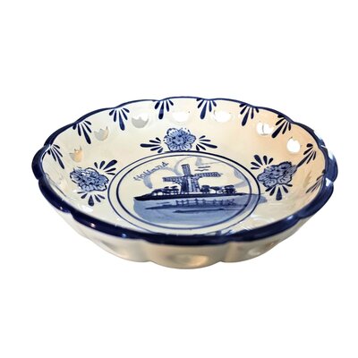Typisch Hollands Delft blue bowl with windmill landscape with praline chocolate in 3 flavors