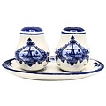 Typisch Hollands Salt and pepper shakers on a tray - Delft blue