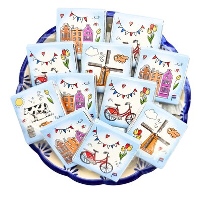 Typisch Hollands Delfter blaue Schüssel mit Milchschokoladenplättchen, Holland-Dekorationen