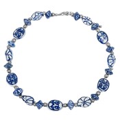 Typisch Hollands Necklace with silver pills and single beads - Delft blue