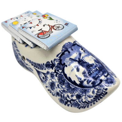 Typisch Hollands Delft blue clog with 3 mini chocolate bars
