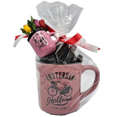 Typisch Hollands Pink mug filled with sweet liquorice and FREE magnet