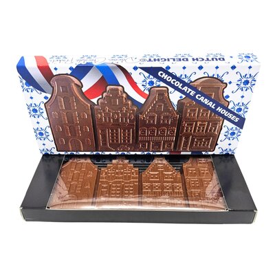 Typisch Hollands Milk chocolate gabled houses in Delft blue gift box