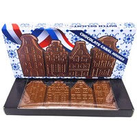 Typisch Hollands Milk chocolate gabled houses in Delft blue gift box