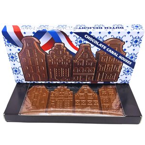 Typisch Hollands Milk chocolate gabled houses in Delft blue gift box