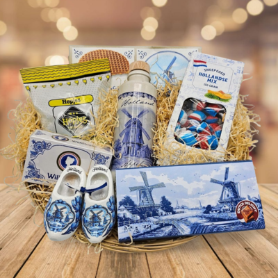 typisch-hollands-geschenkpakket Korb mit typisch niederländischen Delikatessen