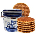 Typisch Hollands Delft blue storage jar - with syrup waffles