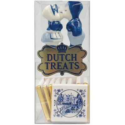Typisch Hollands Gift box - Delft blue kissing couple with chocolate Neapolitans